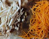 Hình bước làm 1 của món Mì udon xào nấm