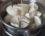 Foto langkah ke 2 dari resep Getuk lindri merah putih tanpa cetakan.