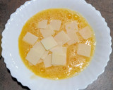 Foto del paso 1 de la receta: Tortilla francesa con cebolleta y queso Grana Padano