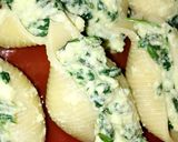 A picture of step 6 of Large cheese and spinach stuffed shell pasta.
