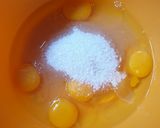 Foto langkah ke 1 dari resep Bolu Potong.