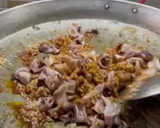 Foto del paso 4 de la receta: Paella de calamar con alcachofas, ajos tiernos y trigueros 🦑 🥘