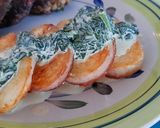 Foto del paso 3 de la receta: Papas salteadas con espinacas a la crema