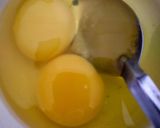 A picture of step 1 of French omelette.