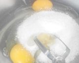 Foto langkah ke 2 dari resep Bolu kukus merah putih.