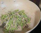Foto langkah ke 4 dari resep Tumis Pare Teri.