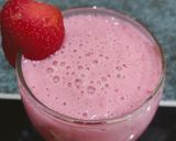 A picture of step 1 of Frozen strawberry shake.