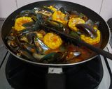 Foto langkah ke 4 dari resep Kerang Hijau Saus Padang.