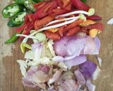 Foto langkah ke 1 dari resep Tumis Toge Ikan Asin.