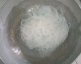 Foto langkah ke 2 dari resep Bihun Goreng Simpel Ala Ibu.