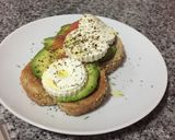 Foto del paso 2 de la receta Tostada de salmón y aguacate para desayunar