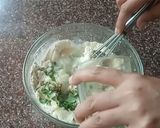 A picture of step 5 of Sabudana chilla with Hari chutney.
