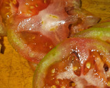 Foto del paso 2 de la receta: Carpaccio de pera, gambas y tomate