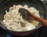 A picture of step 2 of Tuna, Mushroom, and Blue Cheese Pasta.