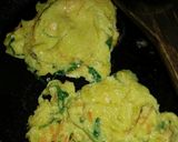Foto langkah ke 7 dari resep Omelet Wortel Pakcoy.