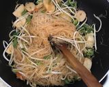 Foto langkah ke 6 dari resep Bihun Goreng Singapore.