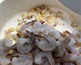 รูปขั้นตอนการทำที่ 1 ของ กุ้งผัดกระเทียม