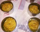 Foto del passaggio 3 della ricetta Spaghetti al prezzemolo fritti con persico saltato e pomodorini