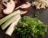 Foto langkah ke 1 dari resep Sup Misoa Shiitake 🍲.
