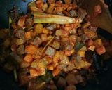 Foto langkah ke 5 dari resep Sambal Goreng Kentang Wortel Hati Sapi.
