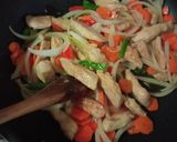 Foto del paso 3 de la receta: Tiritas de pollo con verduras