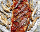 Foto del paso 4 de la receta: Llesca o tostada de escalivada con anchoas y boquerones