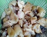 Foto langkah ke 1 dari resep Kikil sapi masak kecap.