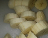 Foto del paso 2 de la receta: Frappé fresa y guineos
