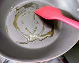 A picture of step 2 of Masala Gurh Makhana /Foxnut.