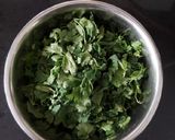 લીલા ધાણા ની ચટણી (Lila Dhana Chutney Recipe In Gujarati) રેસીપી સ્ટેપ1ફોટો