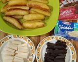 Foto langkah ke 3 dari resep Bolen Pisang Coklat Keju.