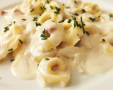 Foto del paso 6 de la receta: Tortellini de carne a la crema con jamón y Parmesano
