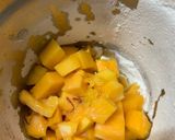 A picture of step 2 of Mango cake with lemon flavour.