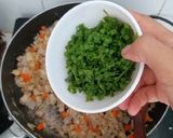 Hình bước làm 9 của món Cơm chiên chả trứng