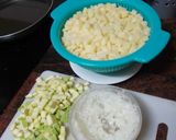 Foto del paso 1 de la receta Tortilla de papas con cebolla, calabacín y perejil