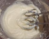 Foto langkah ke 1 dari resep Basque burnt cheesecake.