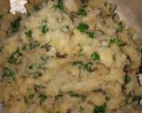 A picture of step 2 of Aloo paratha.
