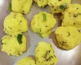 A picture of step 4 of Mumbai Style Vada Pav.