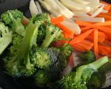 Foto del paso 1 de la receta: Verduras salteadas con frijoles