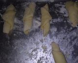 Foto langkah ke 6 dari resep Croissant Coklat Keju.