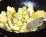 আলু ফুলকপি কষা (Aloo Fulkopi kosha recipe in Bengali) রেসিপির ধাপ 2 ছবি