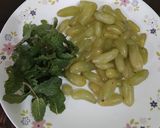 A picture of step 1 of Green Grapes Mint Cooler.