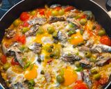 Édesköményes-szardíniás shakshuka főtt rizzsel recept fázis 6 fotója