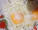 Foto langkah ke 1 dari resep Omelet Kol dan Keju.
