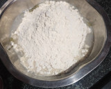 உப்பலாக பூரி செய்வது எப்படி - ரவை, மைதா தேவையில்லை ரெசிபி ஸ்டேப் 2 புகைப்படம்