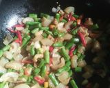 Foto langkah ke 4 dari resep Tumis buncis+ kikil pedas manis.