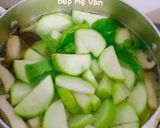 Hình bước làm 2 của món Canh chay nấm đùi gà,bông bí,mồng tơi và mướp
