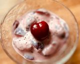 Hình bước làm 4 của món 💚 Cherry Đỏ Dằm Yoghurt & Hạt Chia