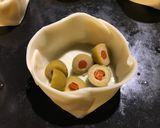 Foto del paso 2 de la receta: Super fast Olives & cheese(Tartines de aceitunas y queso)