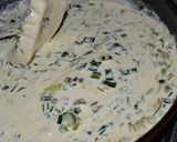Foto del paso 4 de la receta: Salsa de crema al verdeo con alcaparras